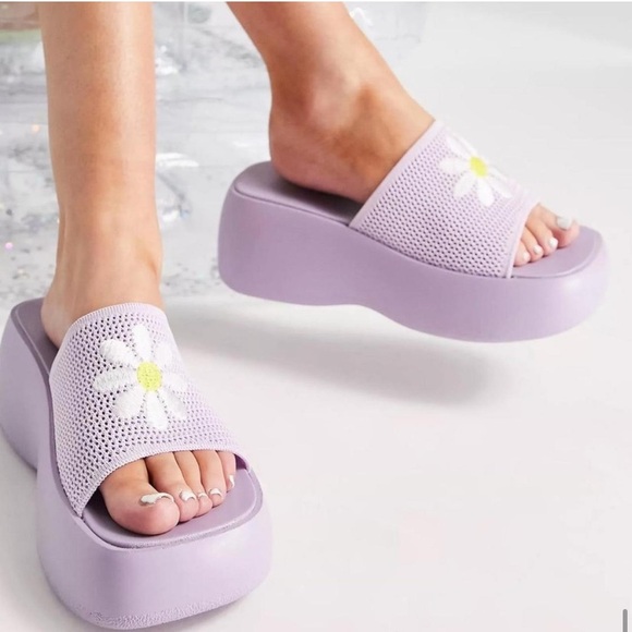 Dolls Kill Shoes - Y2K ssndals